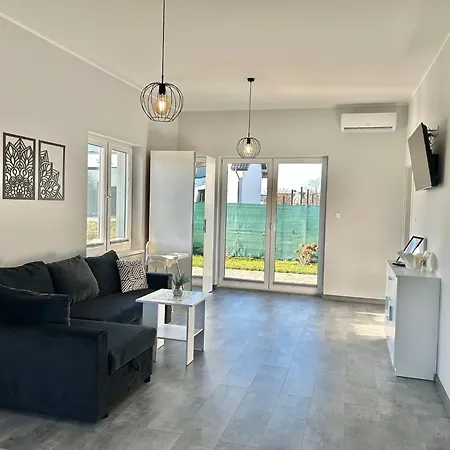 Ahoj -apartamenty- 450 M Do Plazy Rewal